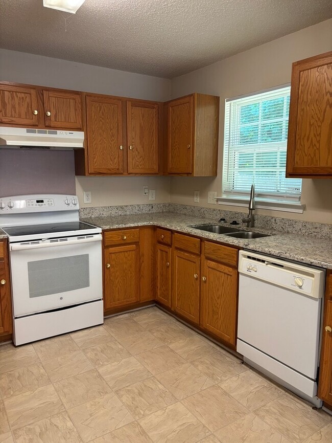 Building Photo - Spacious 3 bedrooms 2 ½ bath home in Rolli...