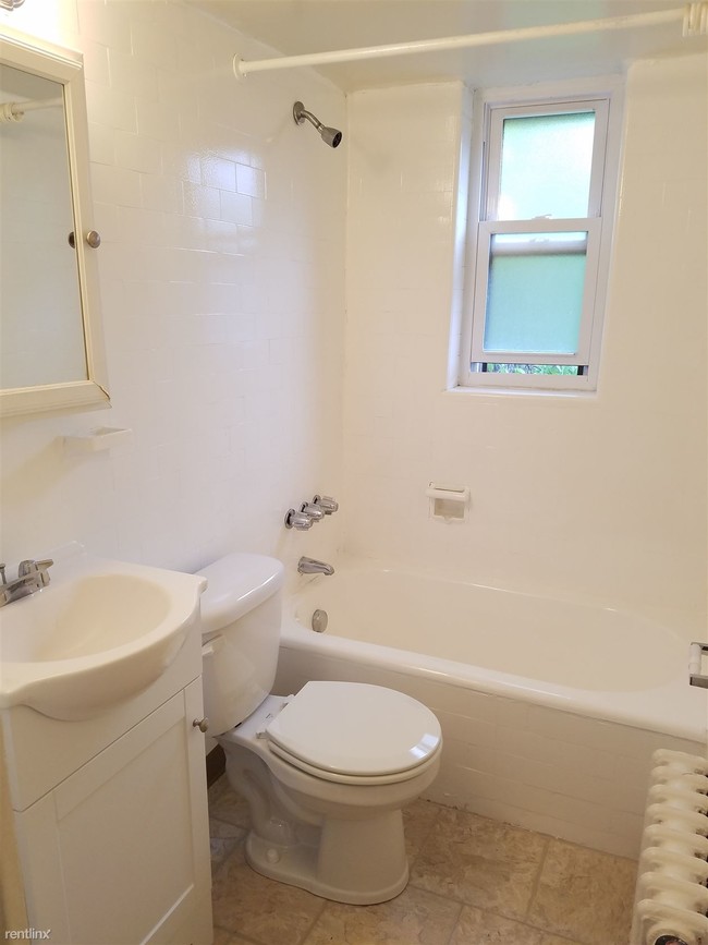 Building Photo - 1 br, 1 bath Apartment - 5700 Munhall Road #3
