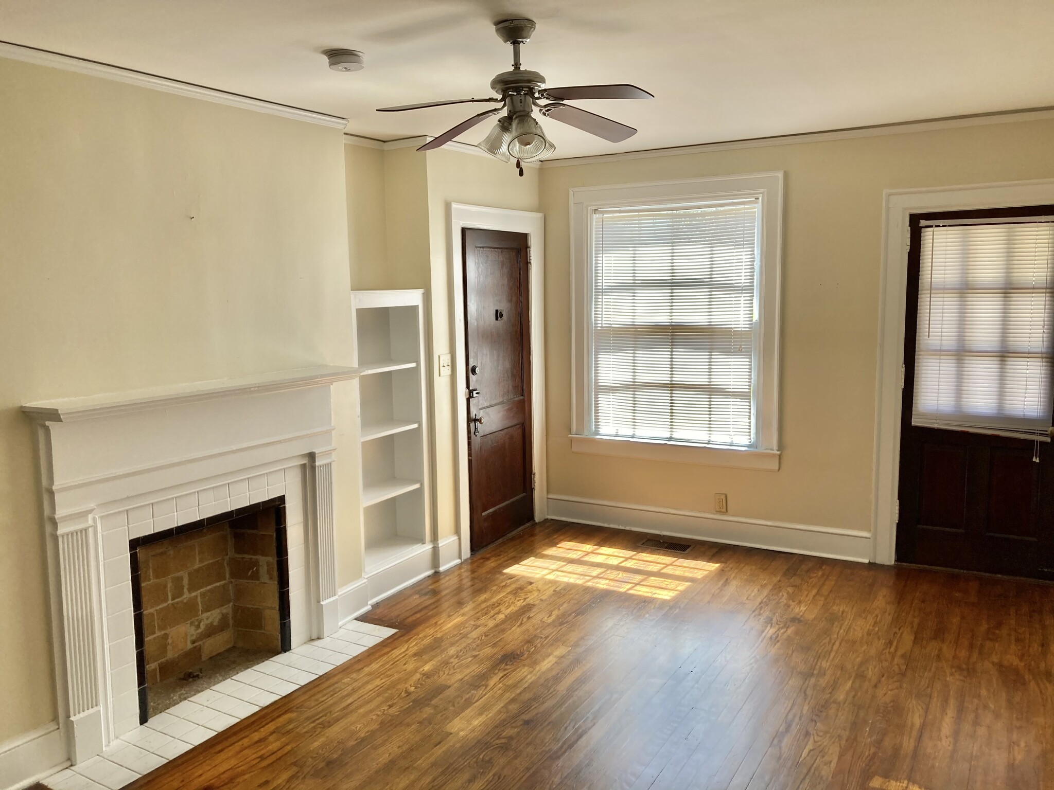 Building Photo - 1115-1125 Magnolia Curv