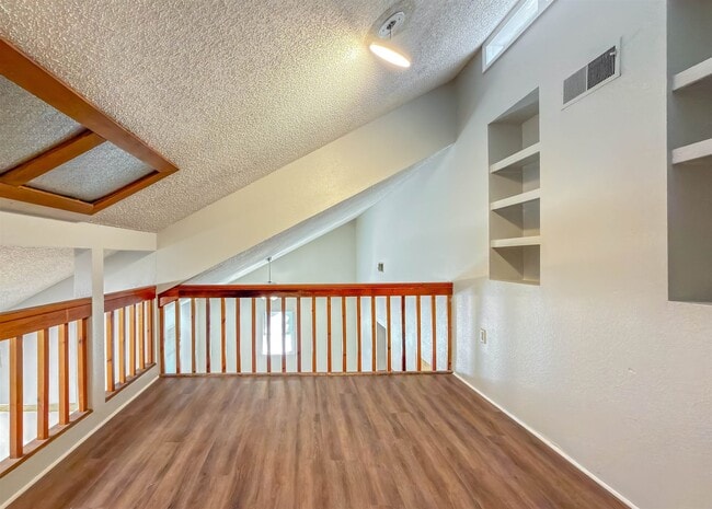 Building Photo - 1556 Twin Lakes Cir