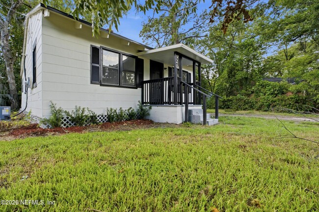 Building Photo - 920 George Cir
