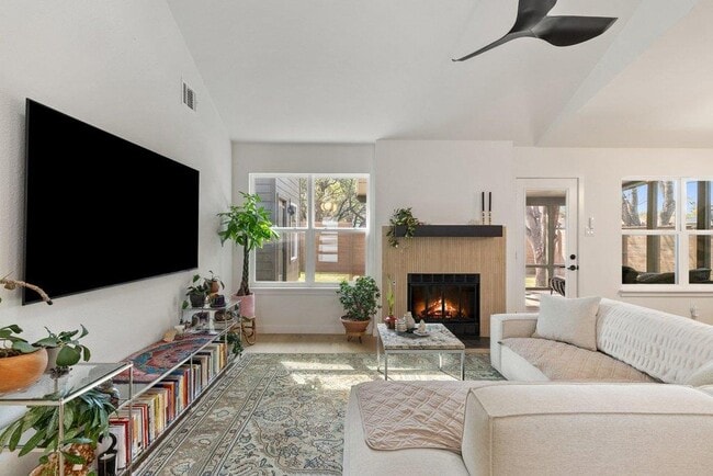 Building Photo - 8202 Cache Dr