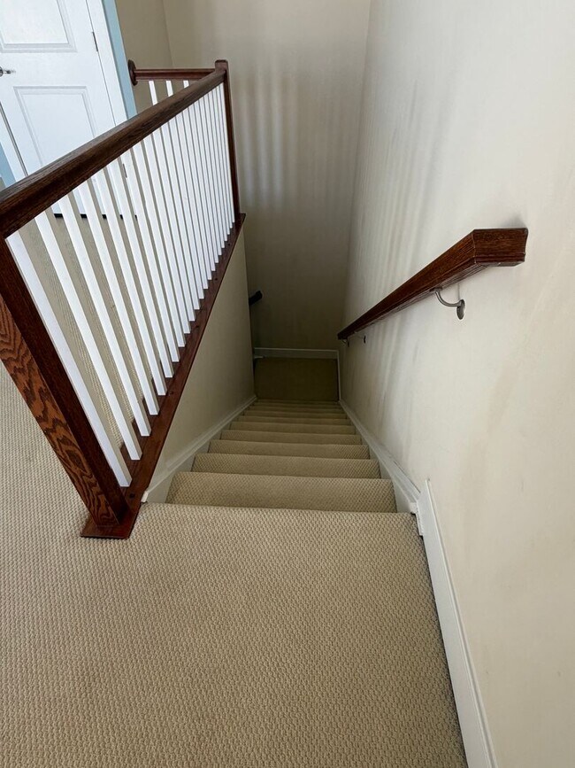 Building Photo - 4 LEVEL TOWNHOUSE WITH 2 CAR GARAGE, WALKING DISTANCE TO DOWNTOWN CROWN