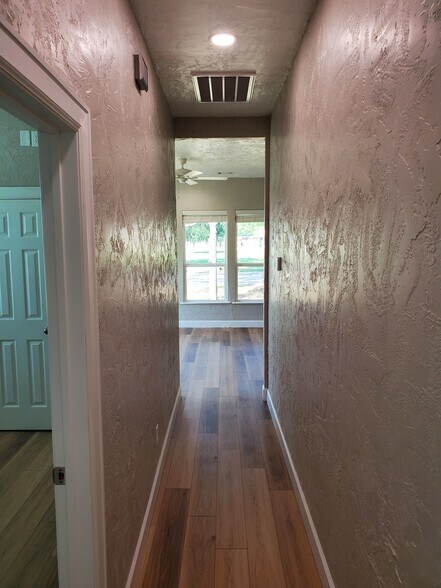 Building Photo - 6823 Guyler St