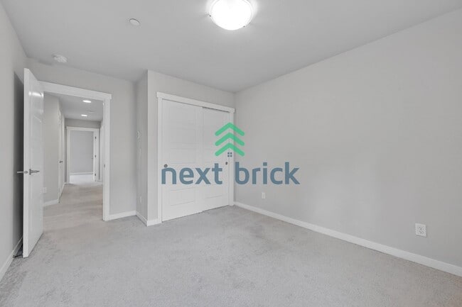 Building Photo - Spacious 3-Bed Townhouse Retreat in Bothell – 1928 Sq Ft of Comfortable Living!