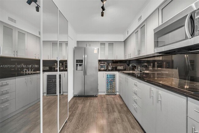 Building Photo - 6770 Indian Creek Dr