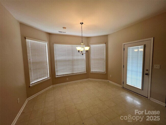 Building Photo - 7001 Mountain Top Ct