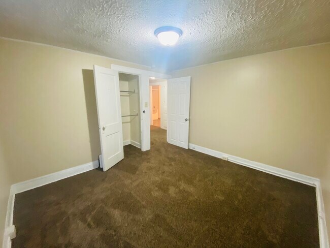 Building Photo - 1401 Ridgeway Pl NW