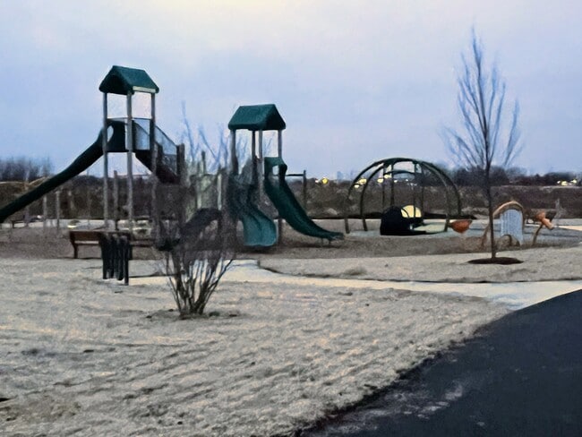 Building Photo - 14940 Dyer Ln