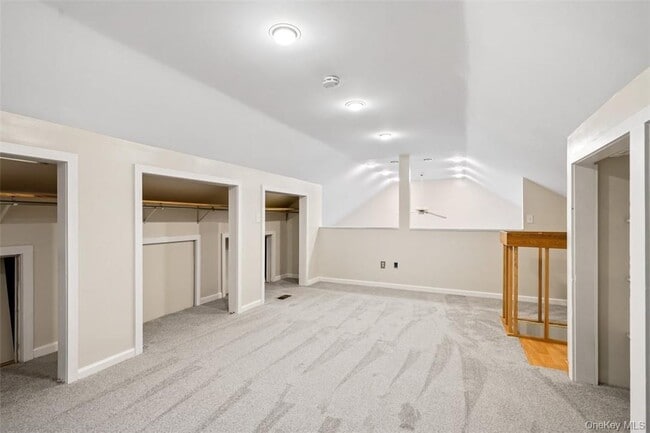 Building Photo - 17 Valley Dr