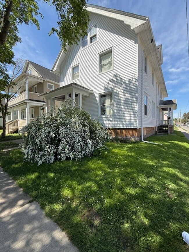 Primary Photo - 1321 North St