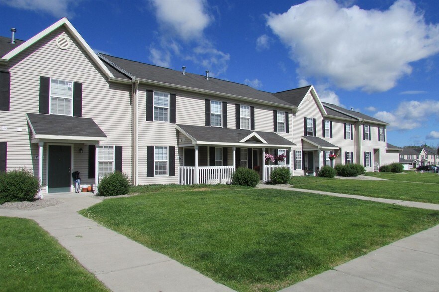 Fairdale Townhomes 1155 Fairdale Gln Farmington NY 14425 Apartment