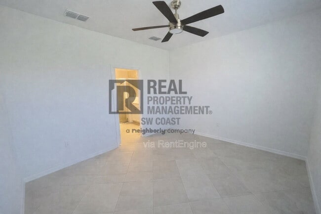 Building Photo - 2555 Vine Ave