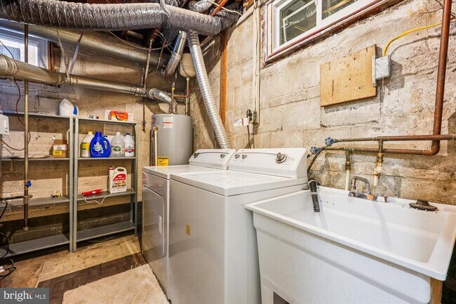 Building Photo - 4808 Fort Totten Dr NE