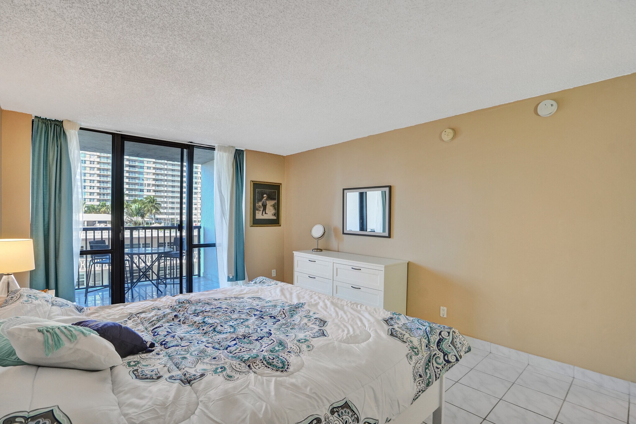 Building Photo - 2017 S Ocean Dr