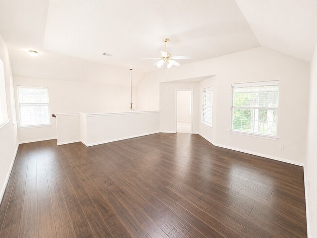 Building Photo - 98 W Knightsbridge Dr