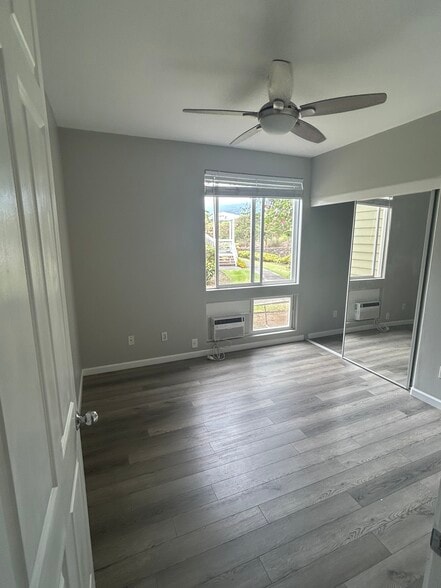 Middle Bedroom Entry - 75-6009 Alii Dr