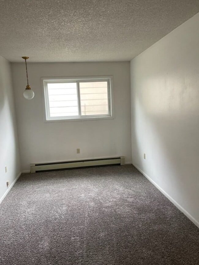 Building Photo - 410 N 19th Ave