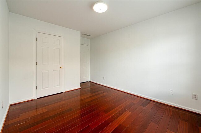 Building Photo - 2855 Olde Town Park Dr