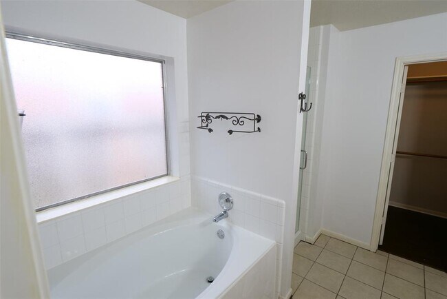 Building Photo - 23135 N Waterlake Dr
