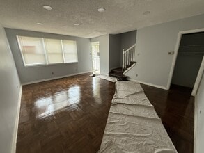 Building Photo - 906 Alcyon Dr