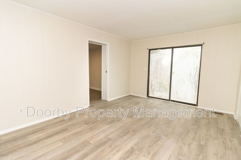 Building Photo - 936 Ely Rd