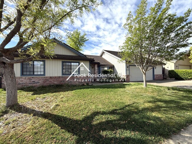 Building Photo - Wonderful Orangevale 4bd/2ba Home with 2 Car Garage!