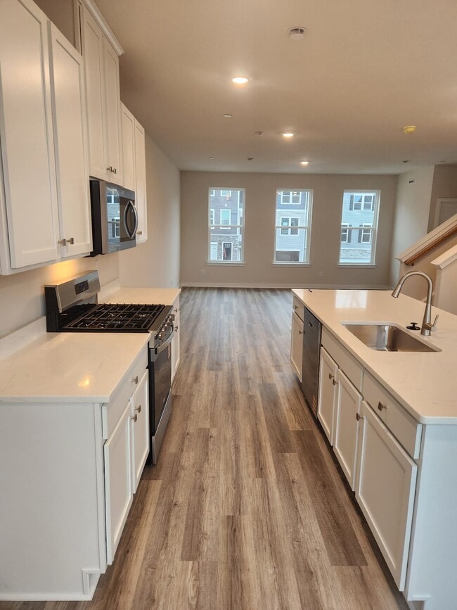 Building Photo - 693 Olivia St