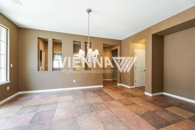 Building Photo - 1014 Waterford Dr