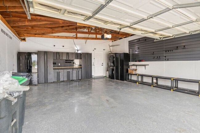 Building Photo - CANYON LAKE 3 BED 2 BATH ON GOLF COURSE