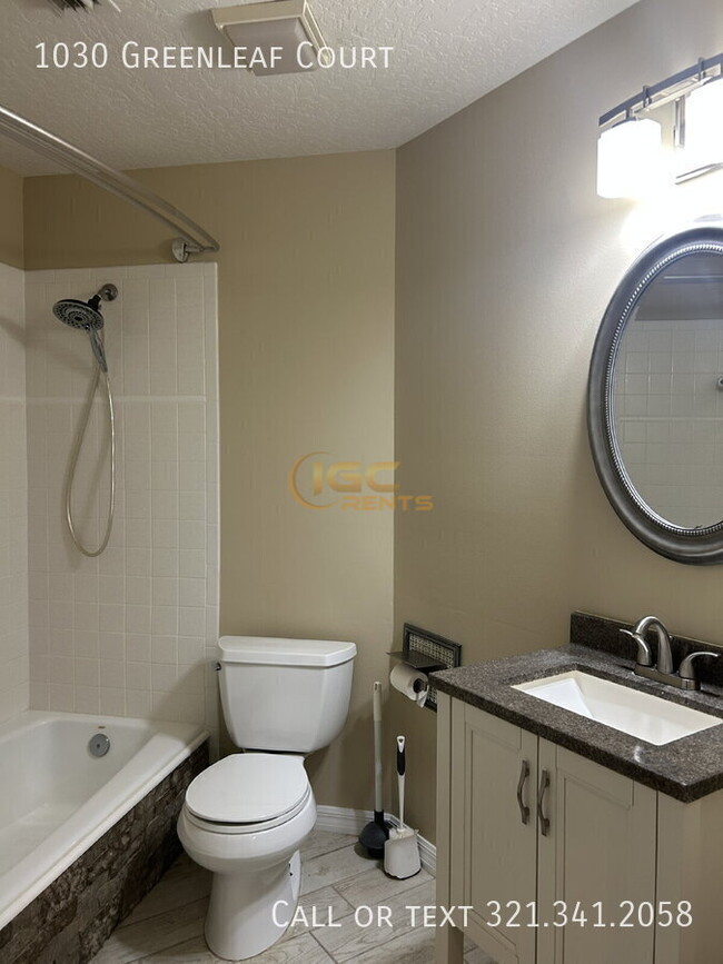 Building Photo - 1030 Greenleaf Ct