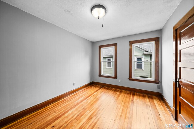 Building Photo - 44 Bigelow Ave