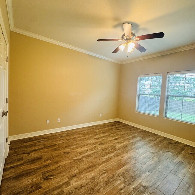 Building Photo - Spacious Duplex Now Available in Orange, TX!