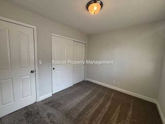 Building Photo - 1320 Thompson St