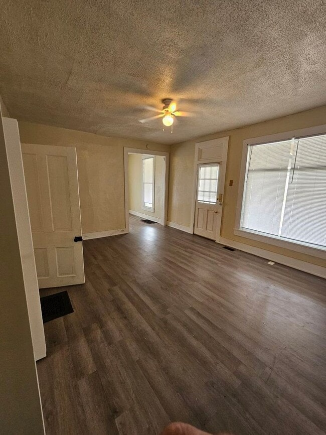 Building Photo - 204/206/208 N Fort Wayne St