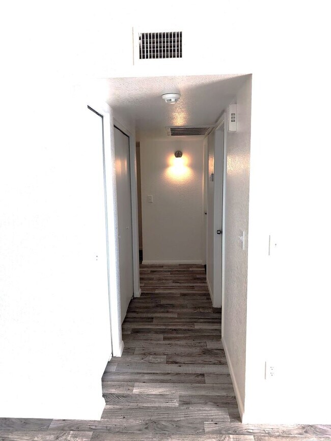 Building Photo - AVAILABLE NOW - NO HOA COMMUNITY!!!