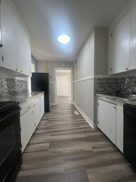 Building Photo - 2728 W Surrey Dr