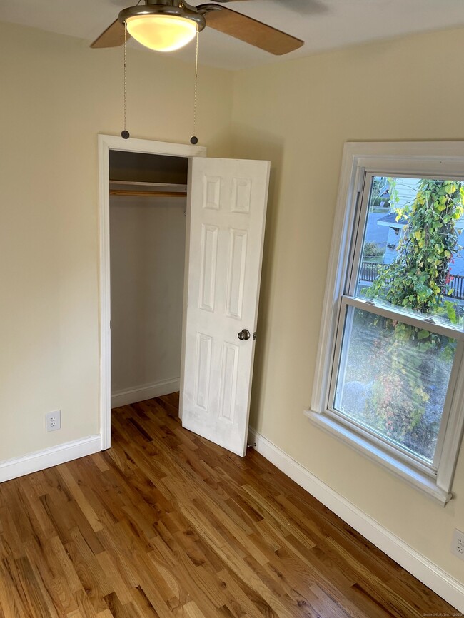 Building Photo - 39 Elm St