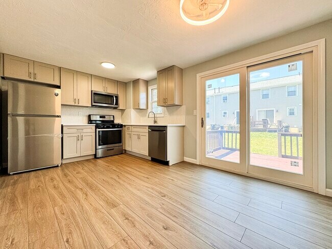 Building Photo - 9 Lydon Ln