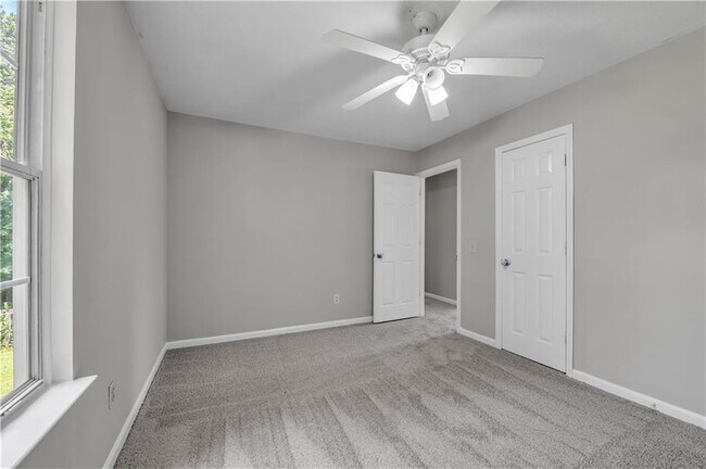 Building Photo - 4890 Evergreen Valley Way