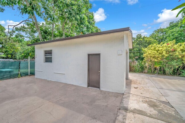 Building Photo - 5096 SW 28th Terrace