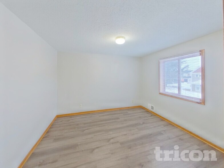 Building Photo - 2144 Sherwood Ave