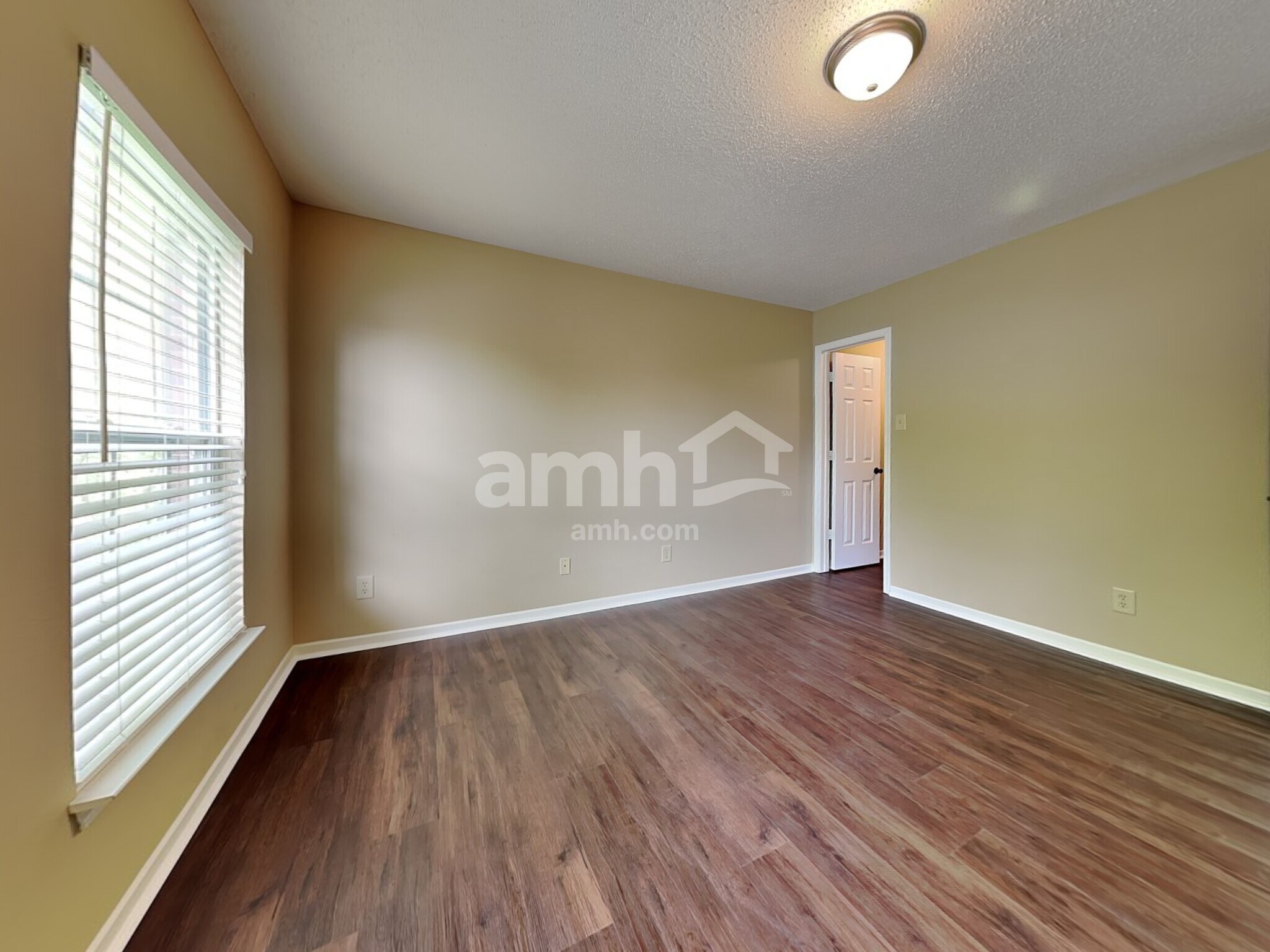 Building Photo - 10215 Noble Ct