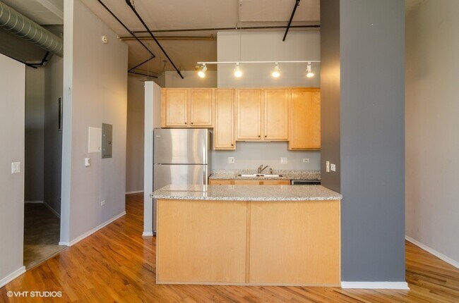 Building Photo - 6 S Laflin St