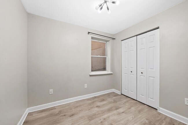 Building Photo - 413-415 9th St