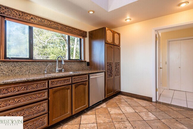 Building Photo - Oceanview Mountain Retreat Home On 3+ Acres