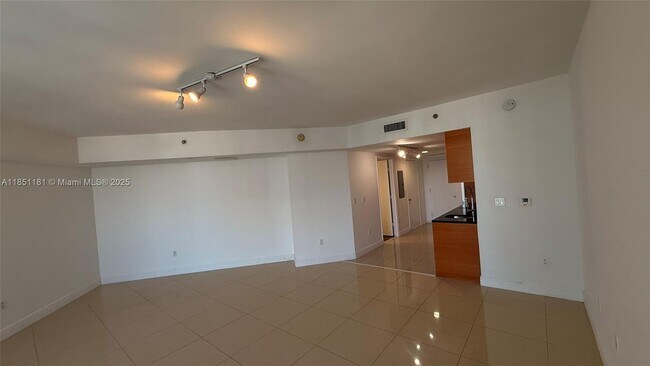 Building Photo - 475 Brickell Ave