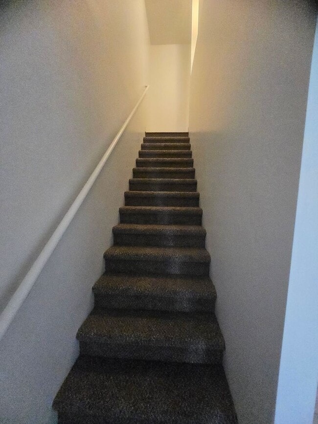 Building Photo - 3 Bed 2 Bath Townhouse for Rent!