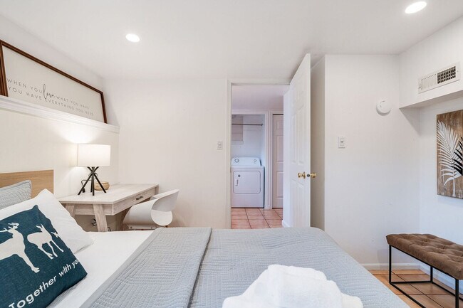 Building Photo - 2403 7th Ave W