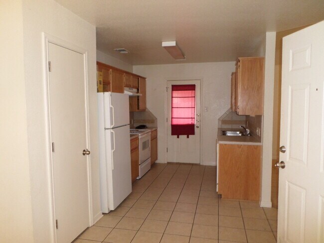 Building Photo - 1310 Chips Dr